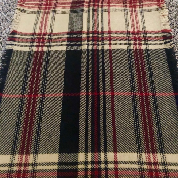 Checkered Scarf - Picture 3 of 3